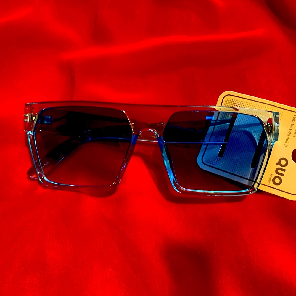 Fabulous blue square 🟦 sun glasses